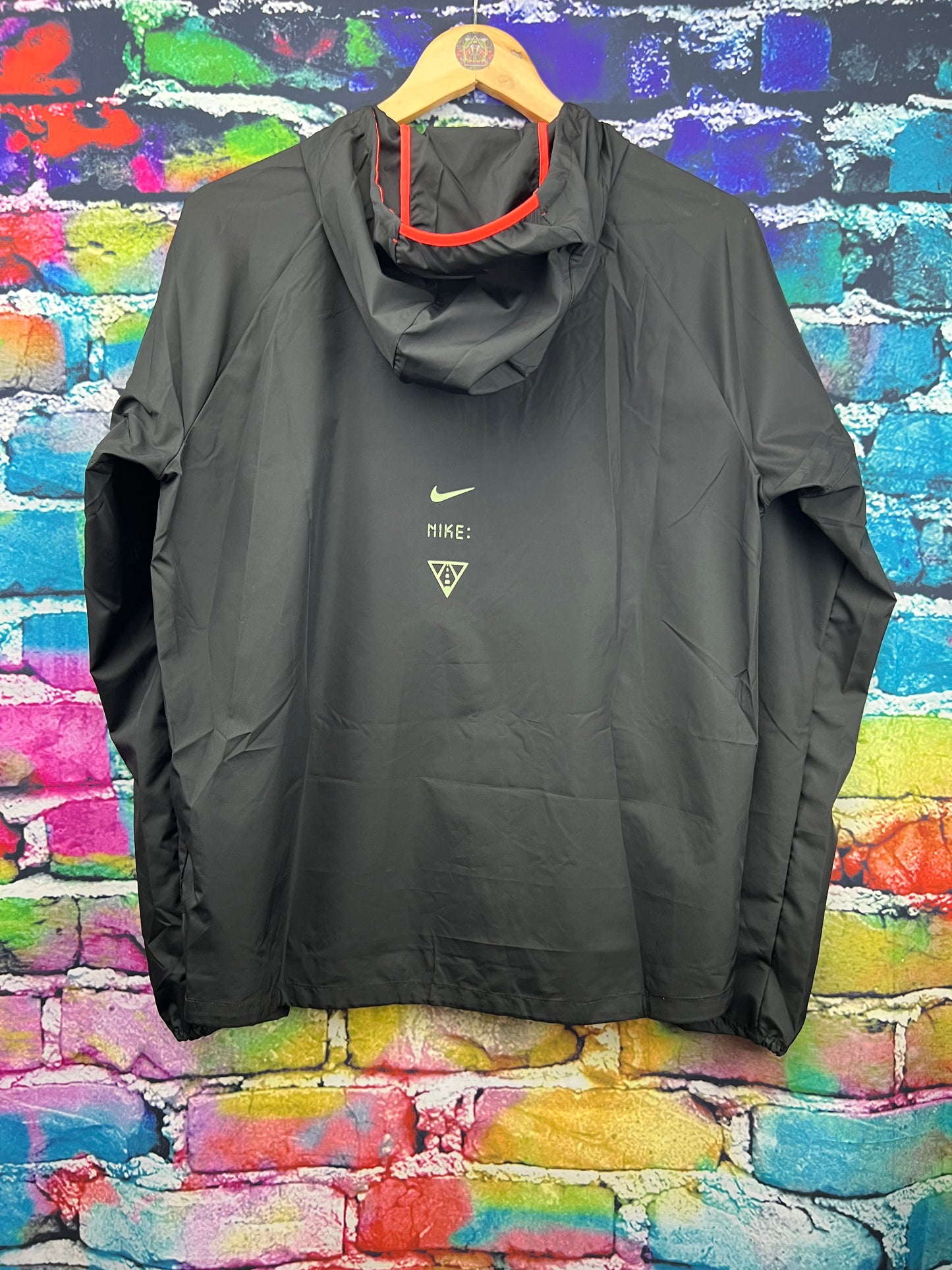 Nike WindRunner Black/Red/Mint